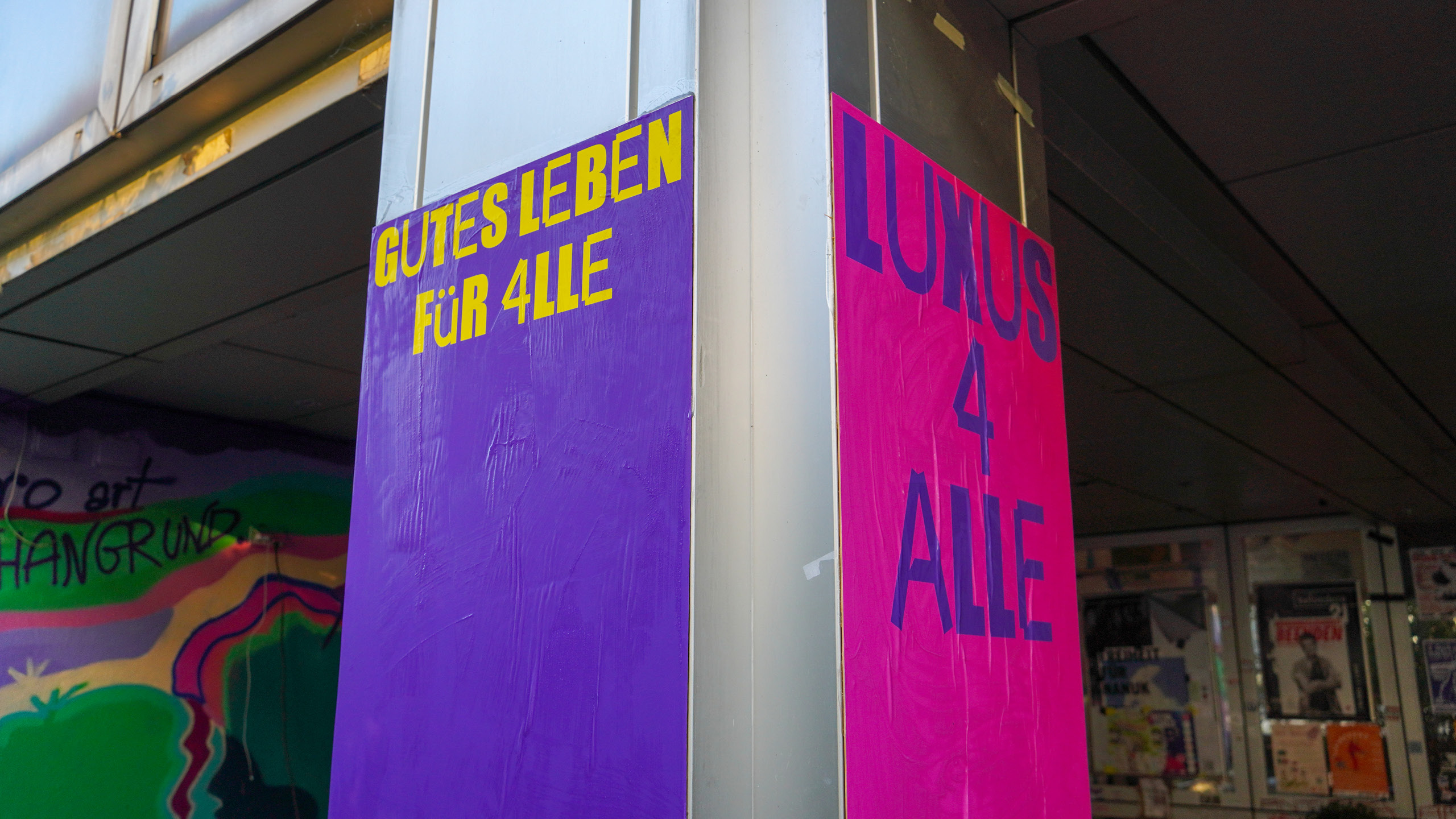Outside space billboards of 4lthangrund.